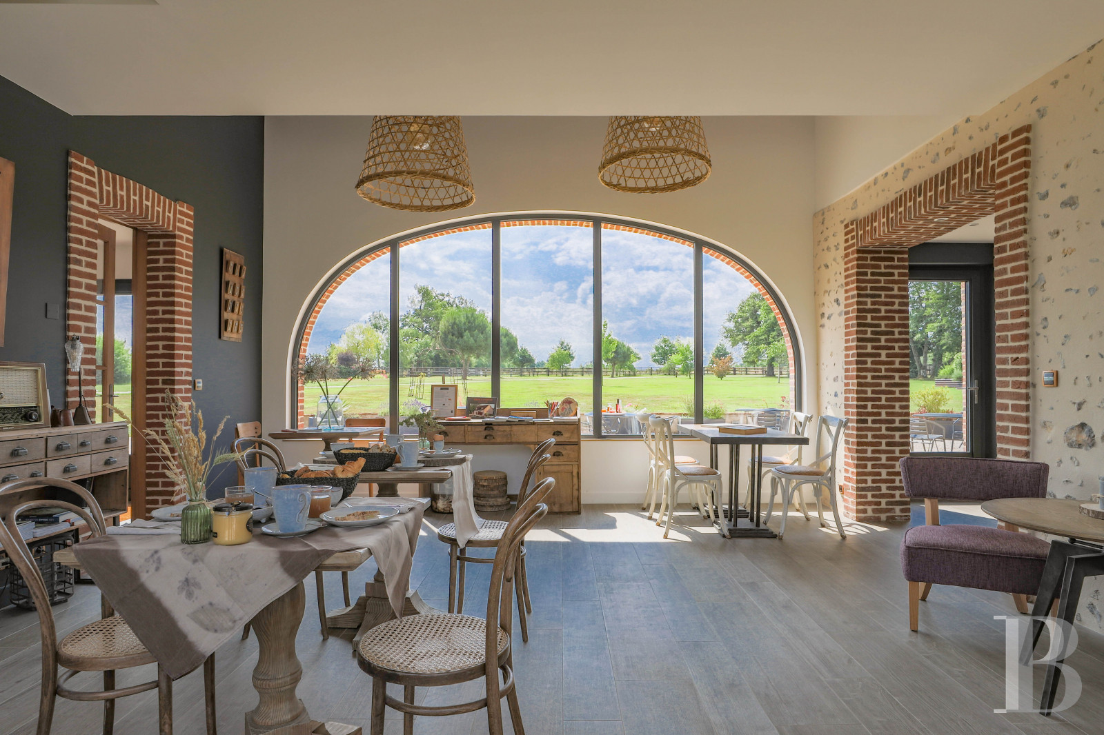 A former 18th century farmhouse with carefully renovated outbuildings on the edge of a forest in Perche - photo  n°8